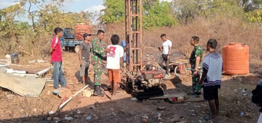 Kerja Sama TNI dan Warga Percepat Proyek Sumur Bor untuk Kesejahteraan Masyarakat