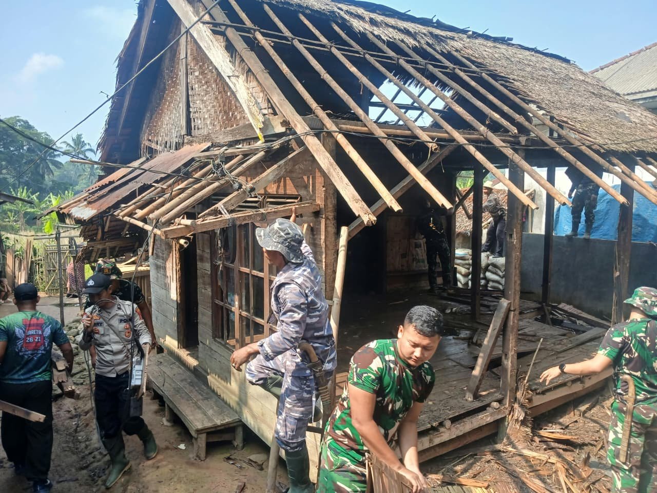 Keluarga Bapak Apin Raih Impian Hunian Layak Berkat Program TMMD