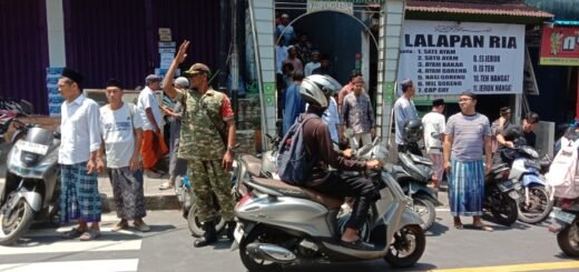 Serka Nyoman Suartana: TNI Hadir untuk Pastikan Kenyamanan Ibadah Jumat