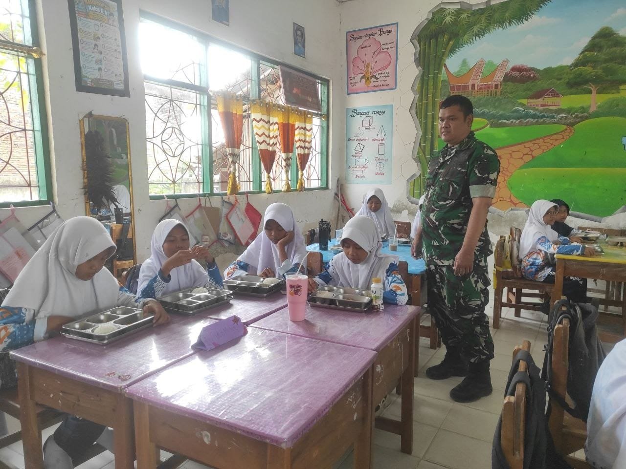 Babinsa Kodim 1420/Sidrap Berkontribusi pada Program Pemberian Nutrisi Anak