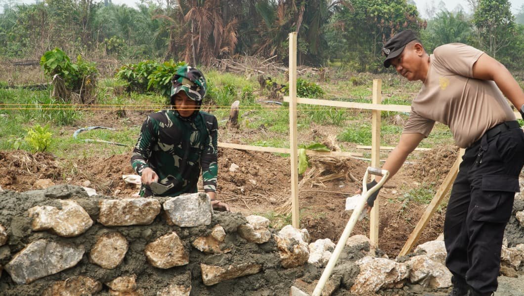 Sinergi TNI-Polri dan Masyarakat Wujudkan Pembangunan Desa Melalui TMMD