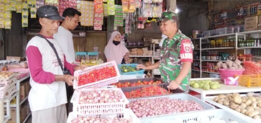 TNI Turun Langsung Pantau Ketersediaan dan Harga Barang di Sidrap