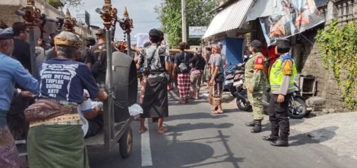 Babinsa Desa Dauh Peken Pastikan Pemakaman Warga Berjalan Lancar dan Tertib