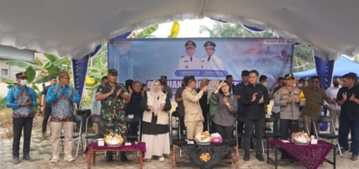 Gubernur Kalteng dan Komandan Kodim Serahkan Bantuan untuk Korban Karhutla