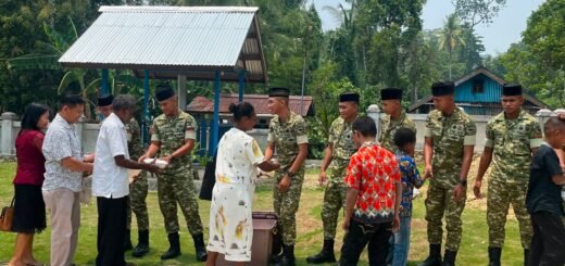 Kegiatan Kasih Minggu di Supiori, Prajurit Kuatkan Ikatan Sosial dengan Jemaat