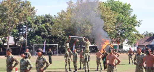 Prajurit TNI Perlihatkan Keterampilan Mengagumkan dalam HUT ke-81 di Sumbawa